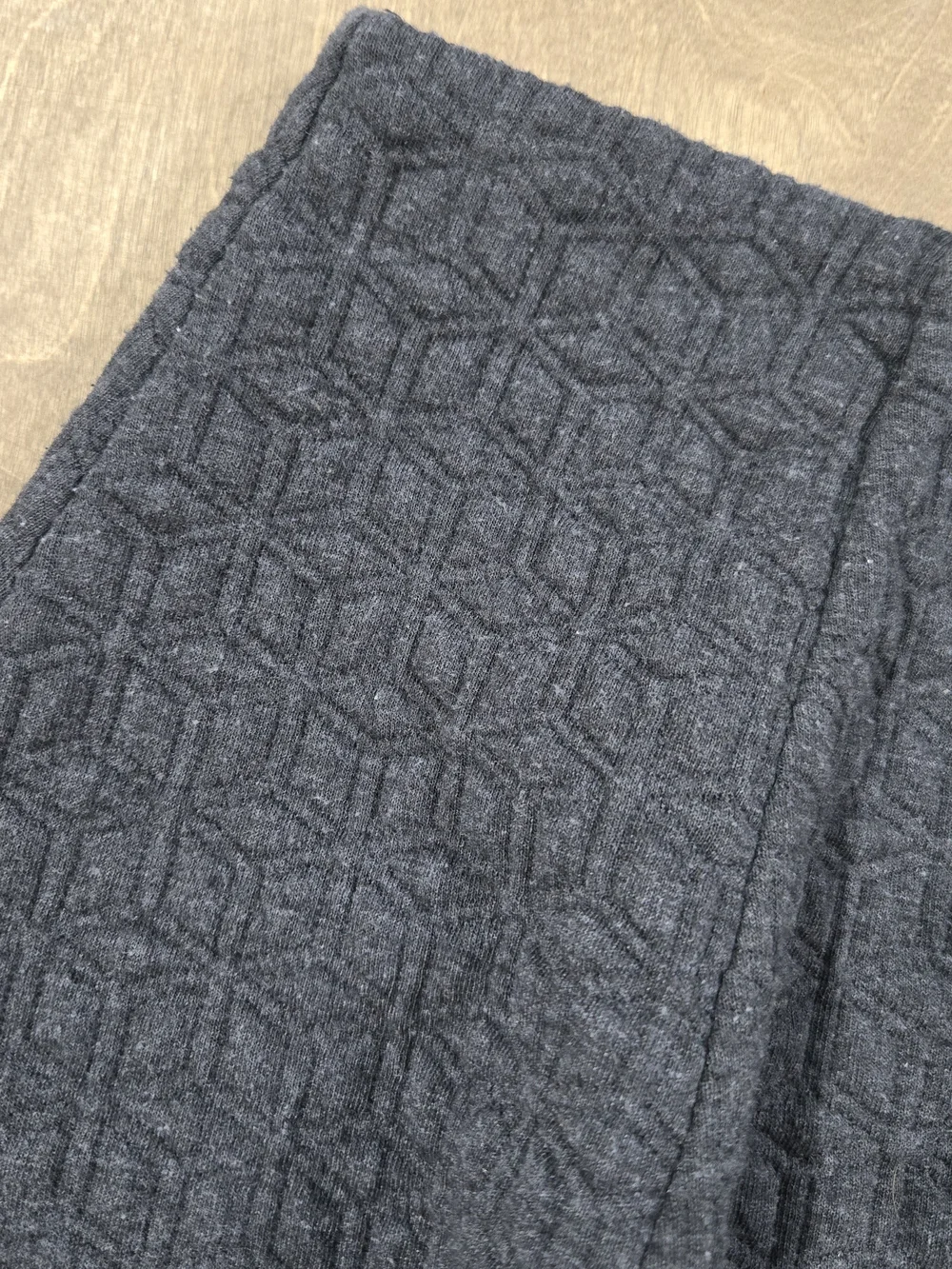 GAP Womens Quilted Flirty Skirt Heather Gray Textured SZ L Flare Diamond Pattern